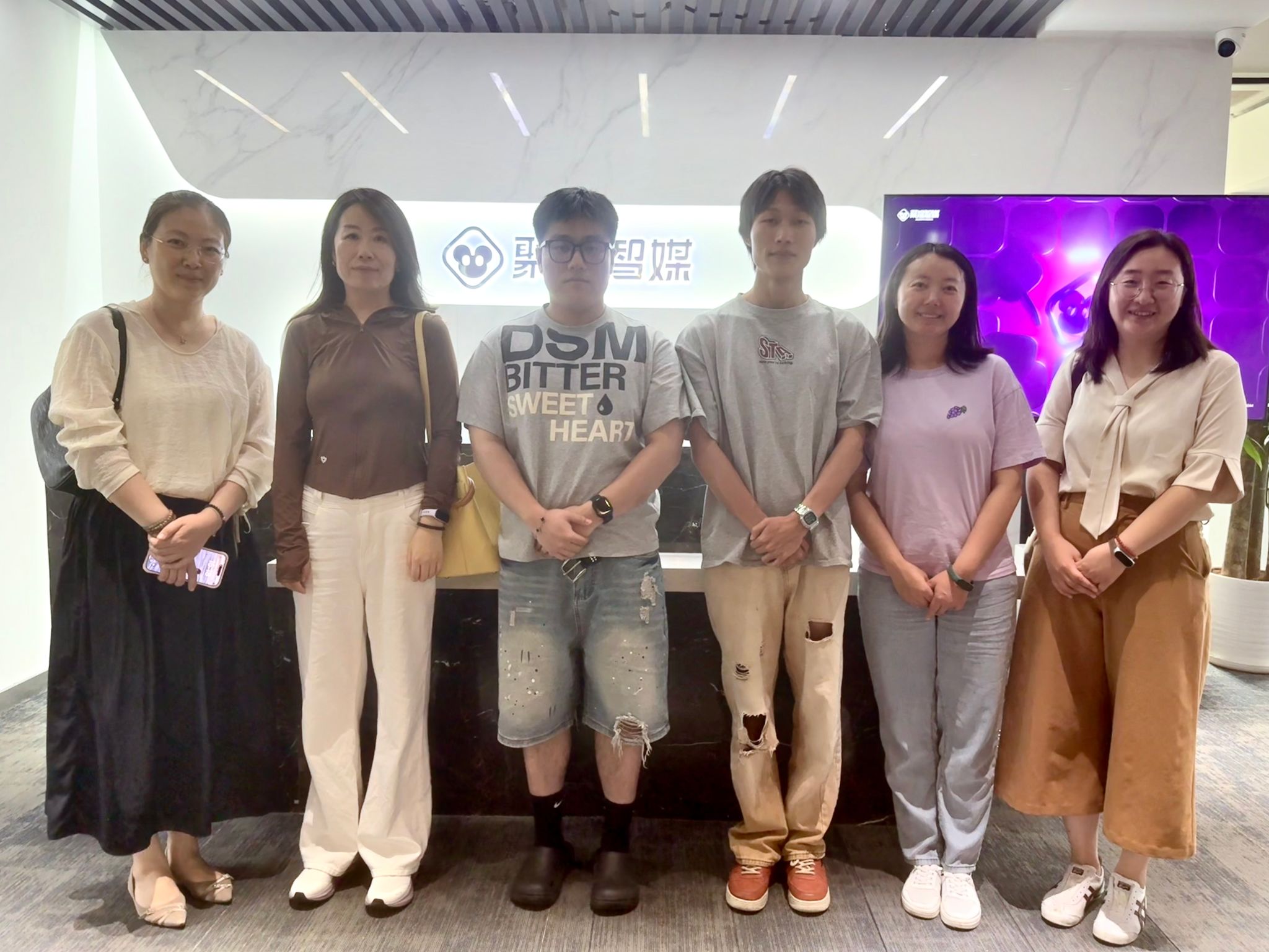 精准关怀暖人心、凝心聚力促成长：艺术学院开展暑期走访活动