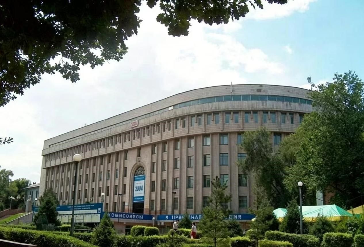 西安外国语大学艺术学院与哈萨克斯坦国立师范大学艺术学院举行线上合作交流会